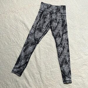 Zyia black viper pocket light n’ tight hi-rise. 24”